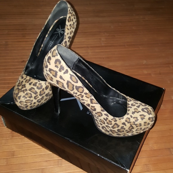 Kardashian Kollection Leopard Pumps - Picture 2 of 6